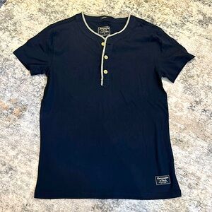 Abercrombie & Fitch t-shirt—Size Small—Navy